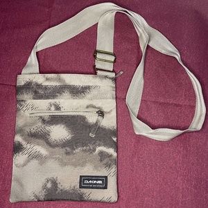 Dakine Jive Handbag in Camo Print